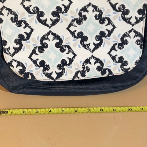 Studio Thirty-one Modern Purse. - Picture 5 of 7